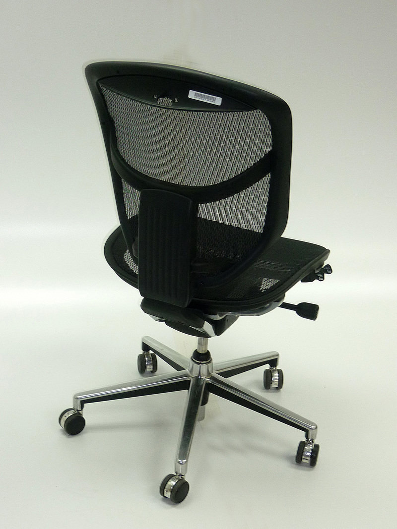 Black mesh task chair (CE)