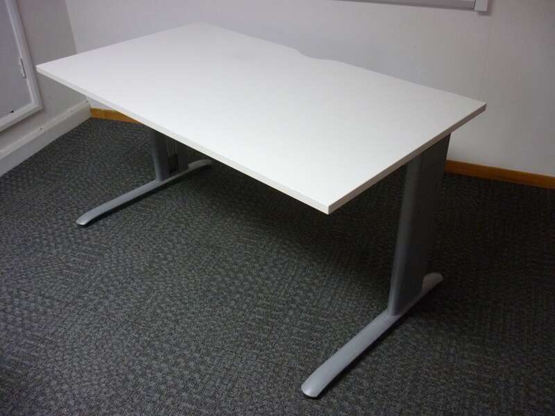1400w x 800d mm Task frame desks with new tops (CE)