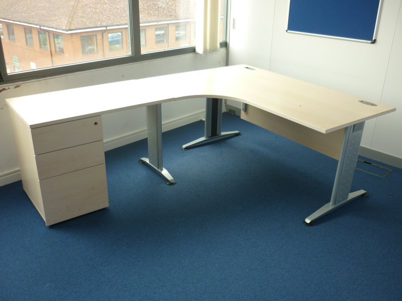 1600 mm FFC Balancia maple radial desk with optional extensions