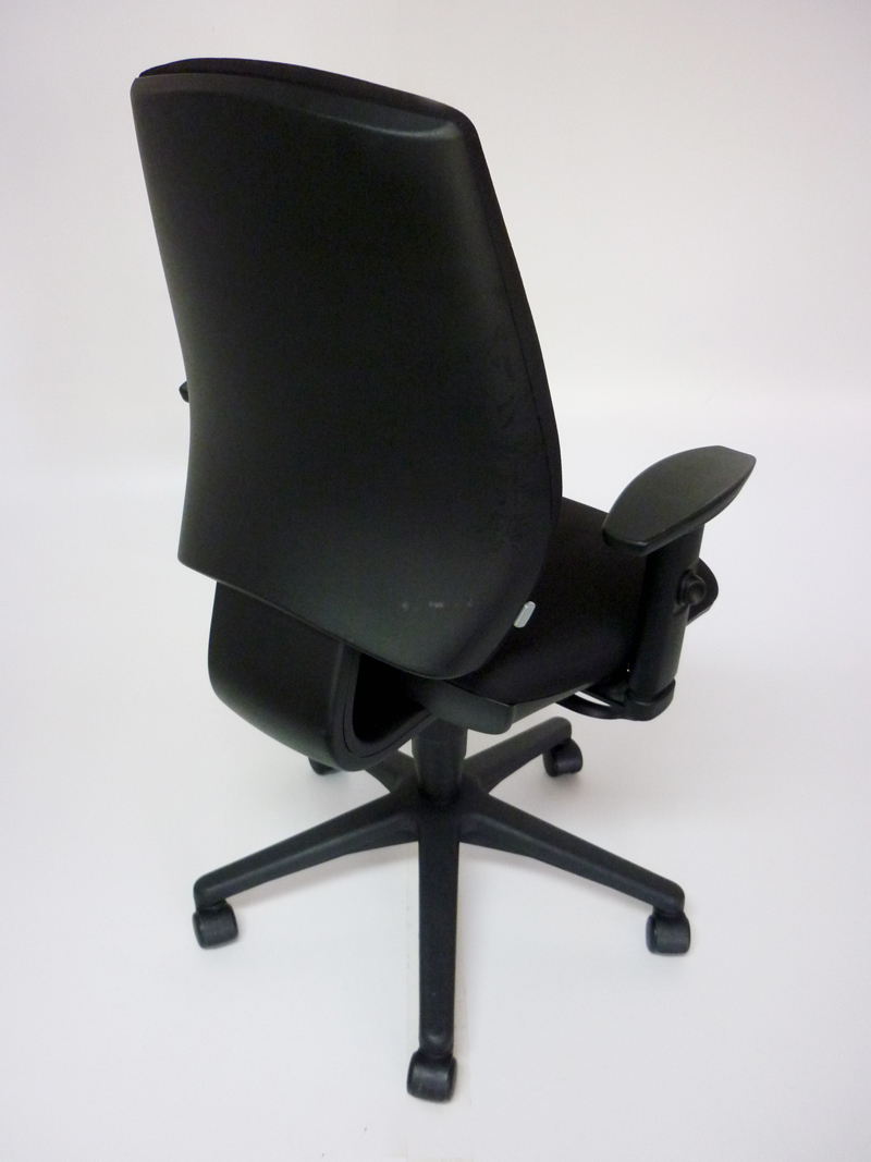 Black GDB Team task chair with adjustable arms (CE)