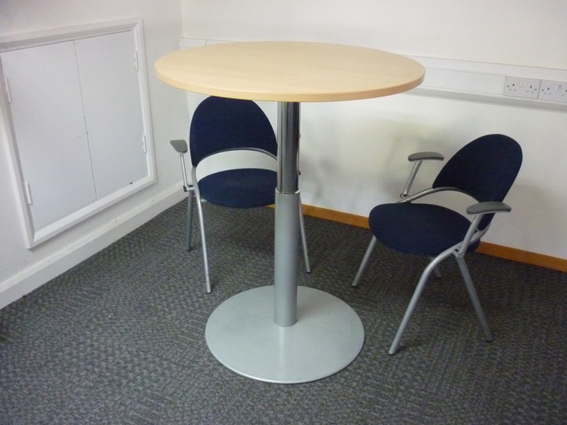 910mm diameter maple rise and fall table