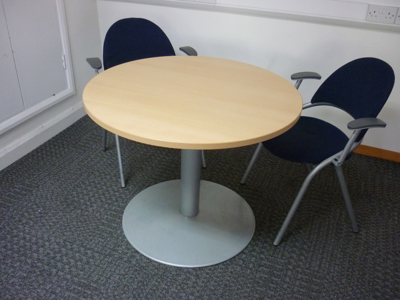 910mm diameter maple rise and fall table