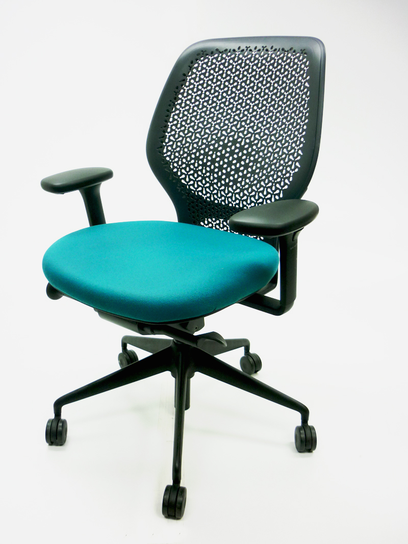 Orangebox ARA task chair with arms in red or green
