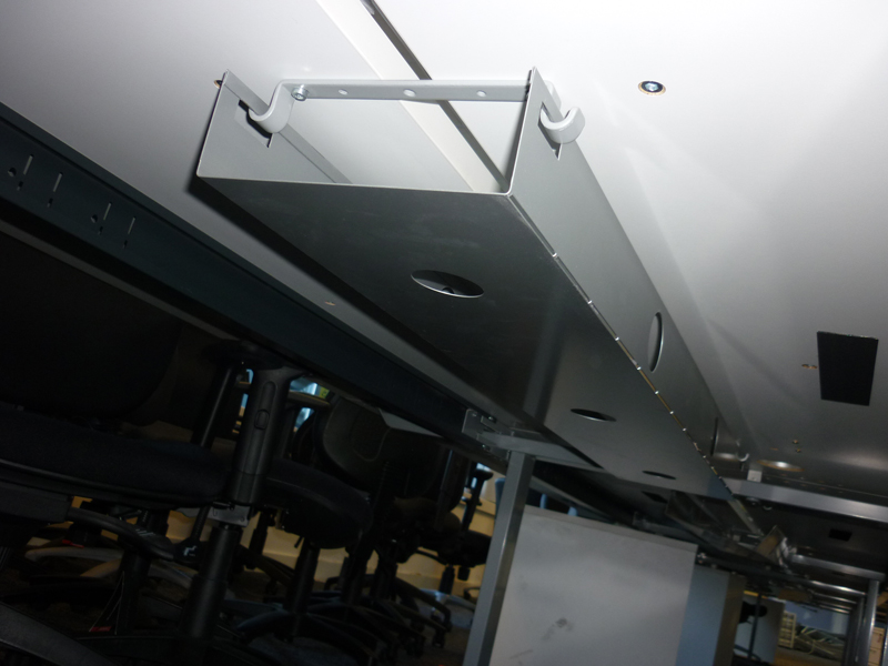 White Buronomic 1600x800mm top bench desks