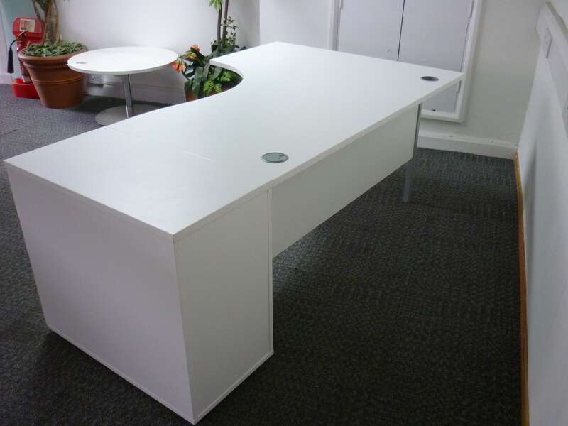 White 1600x1200mm radial desk & pedestal