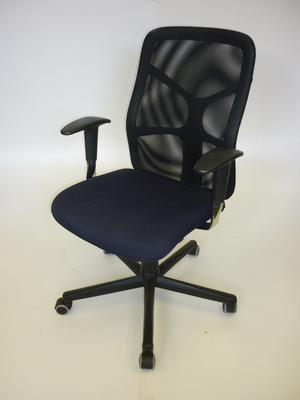 Dark blue fabricblack mesh task chairs