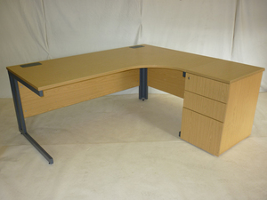 FFC light oak radial desk