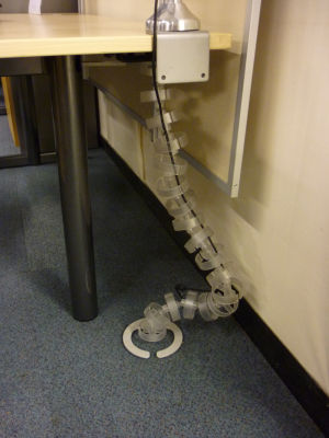 Vertical cable tidy