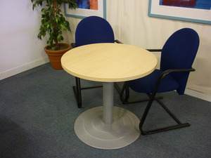 maple round table