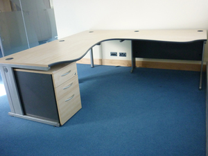 2300x2300mm Sven maple executive workstations