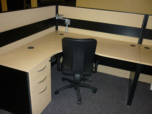 Sven 1600mm wide desk and floor mounted beige screens