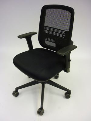  Dauphin Valo synchronous black fabricmesh task chair