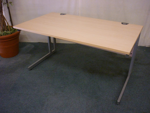 Maple Ofquest 1400mm rectangular desks