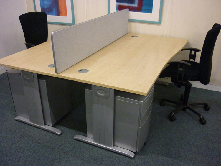 Beamtec 1800 x 900800mm maple wave desks