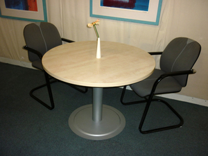 1000mm diameter maple circular table