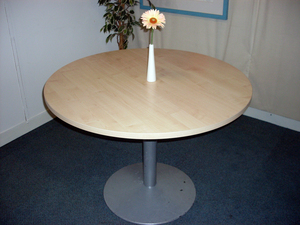 1000mm diameter maple meeting table