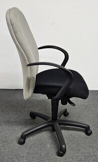 Cream Back Operator Chair