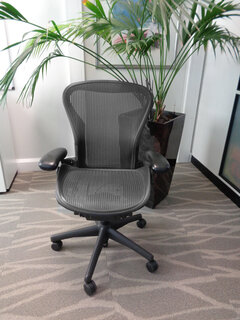 additional images for Herman Miller Aeron Fully Adjustable Graphite Size B
