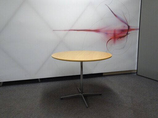 900dia mm Fritz Hansen Shaker Maple Circular Table 