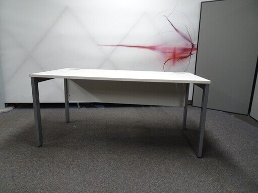 1600w mm Freestanding Desk with White Top and Cable Ports