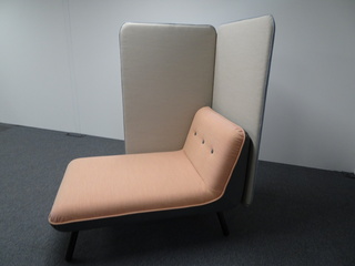 additional images for Konig + Neurath NET.WORK.PLACE Organic Long Chair with Screen