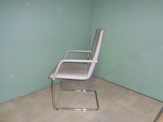 Brunner Finasoft High Back Cantilever Meeting Chair in Light Grey Leather