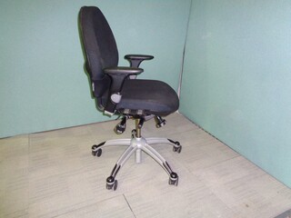 RH Logic 100 Extend Medium Back Task Chair in Black