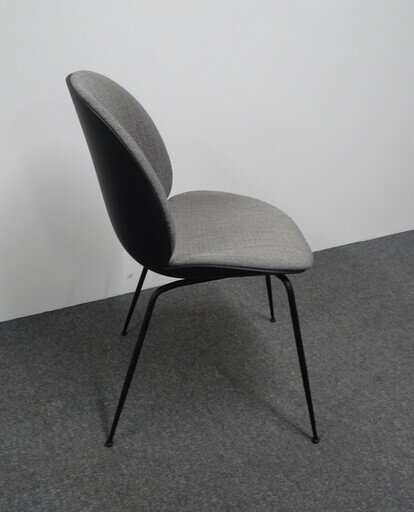Gubi Beetle Meeting Chair in Grey