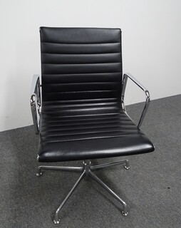 additional images for Mobili Libra Meeting Chair in Black Ribbed Leather