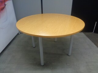 1200dia mm Oak Circular Table