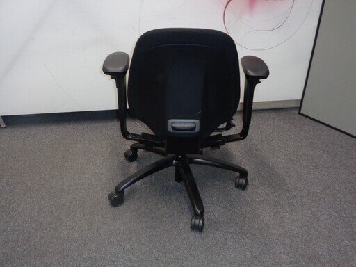 RH Mereo 200 Medium Back Operator Chair in Black
