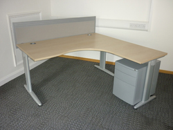 additional images for Senator Jigsaw 1600x1600mm maple desks