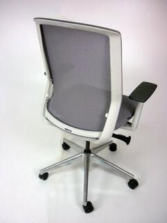 Bestuhl J1 Task chair in light grey