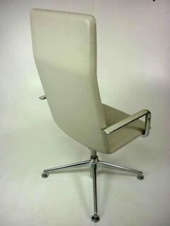 Cream leather Brunner Finasoft closed arm chair