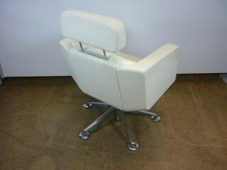 White leather Giroflex Tango armchairs