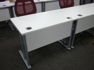 White 1000x600mm desk