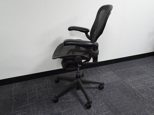 Herman Miller Aeron 2 Lever Fully Adjustable Arms Graphite Size B