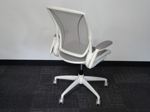 Humanscale Diffrient World Mesh Operator Chair Grey amp White