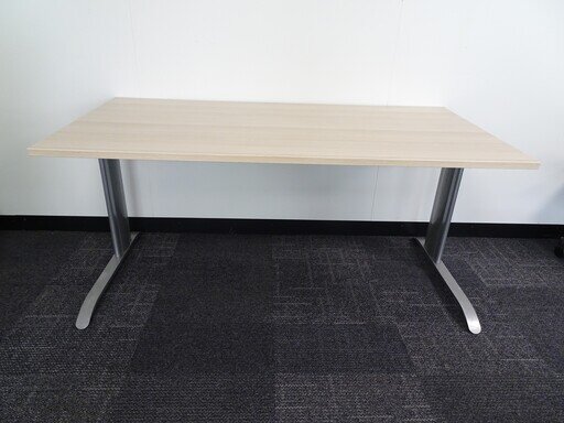 1600w mm Freestanding Desk with Grey Frame