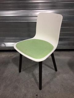 Vitra Hal Wood in bluelime green